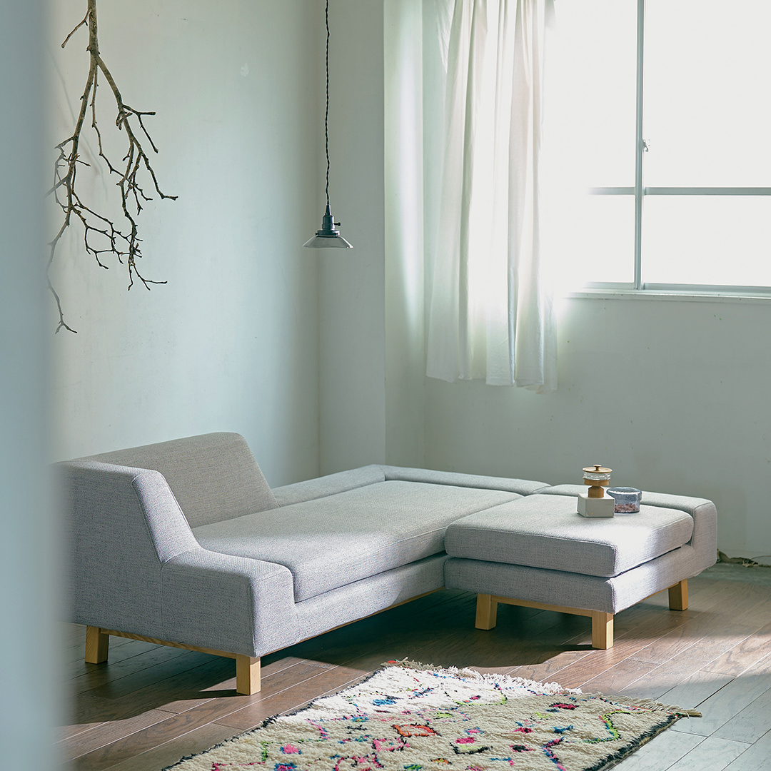 チャコールグレー