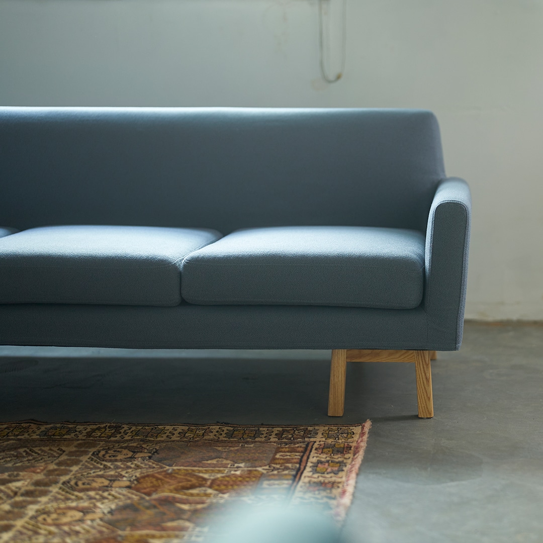 チャコールグレー