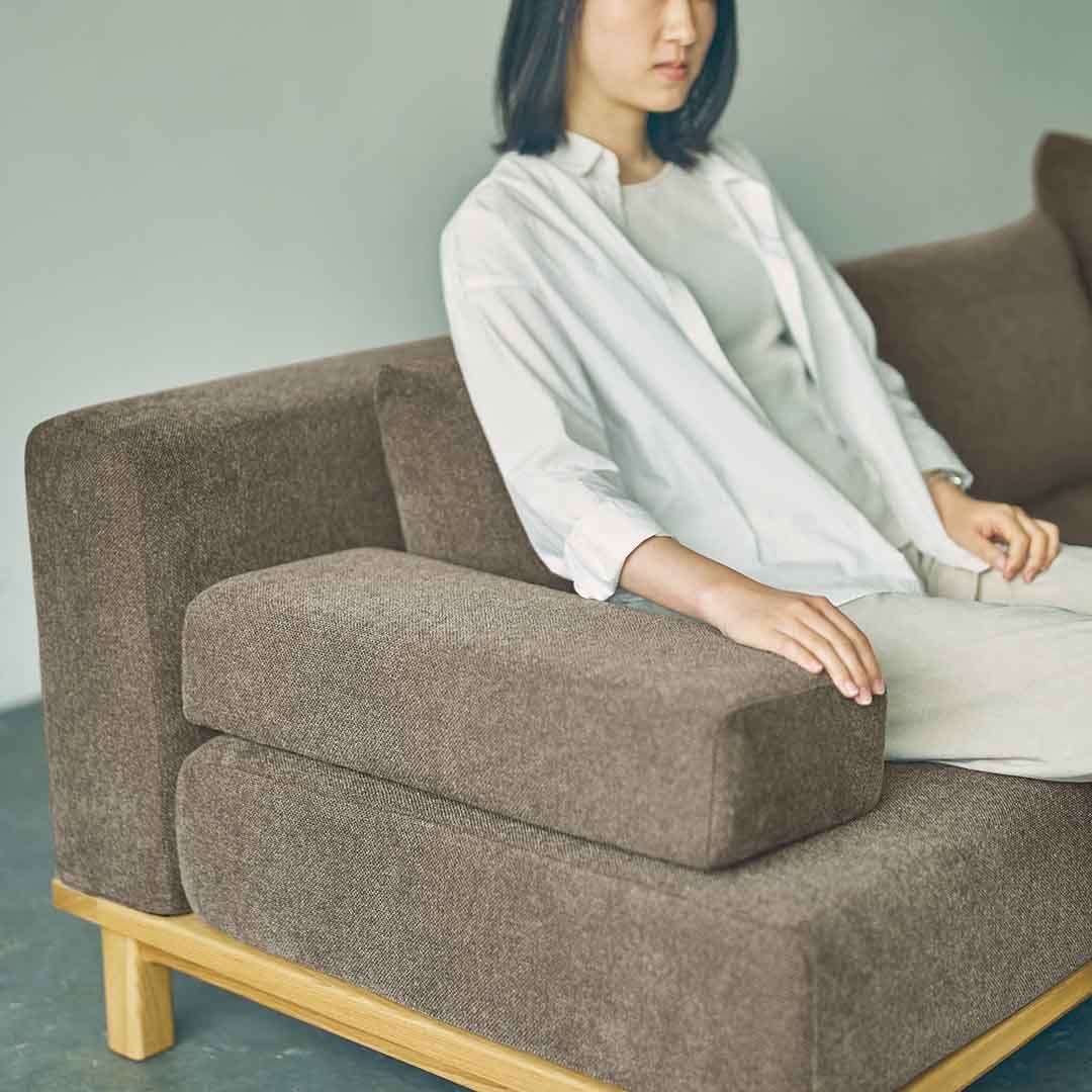 グレー