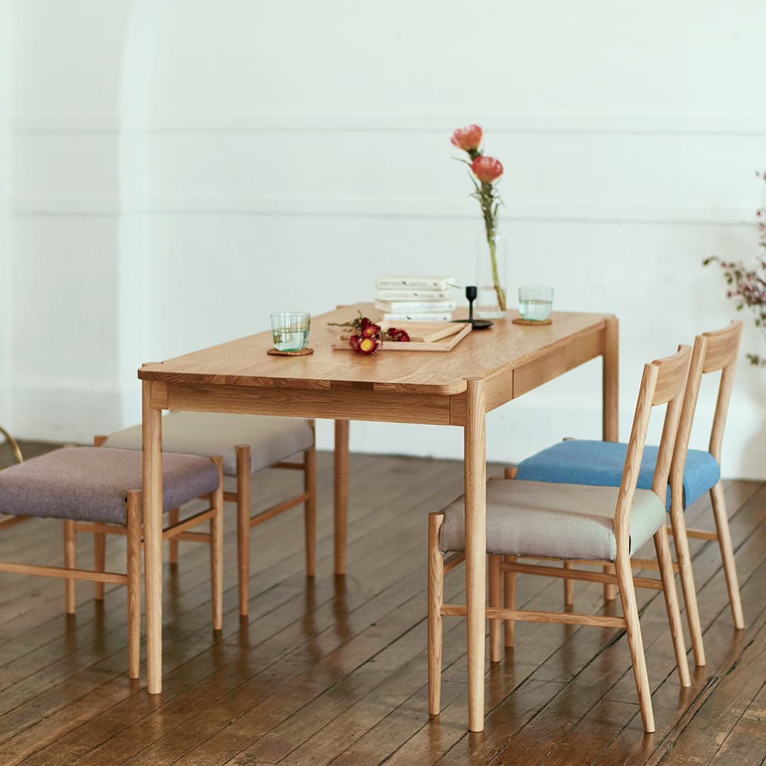 チャコールグレー