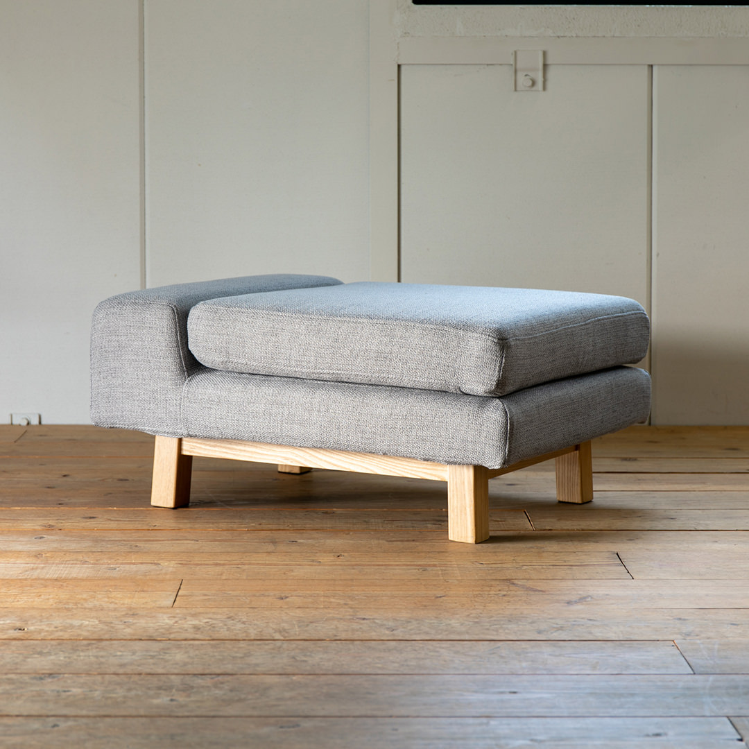 チャコールグレー