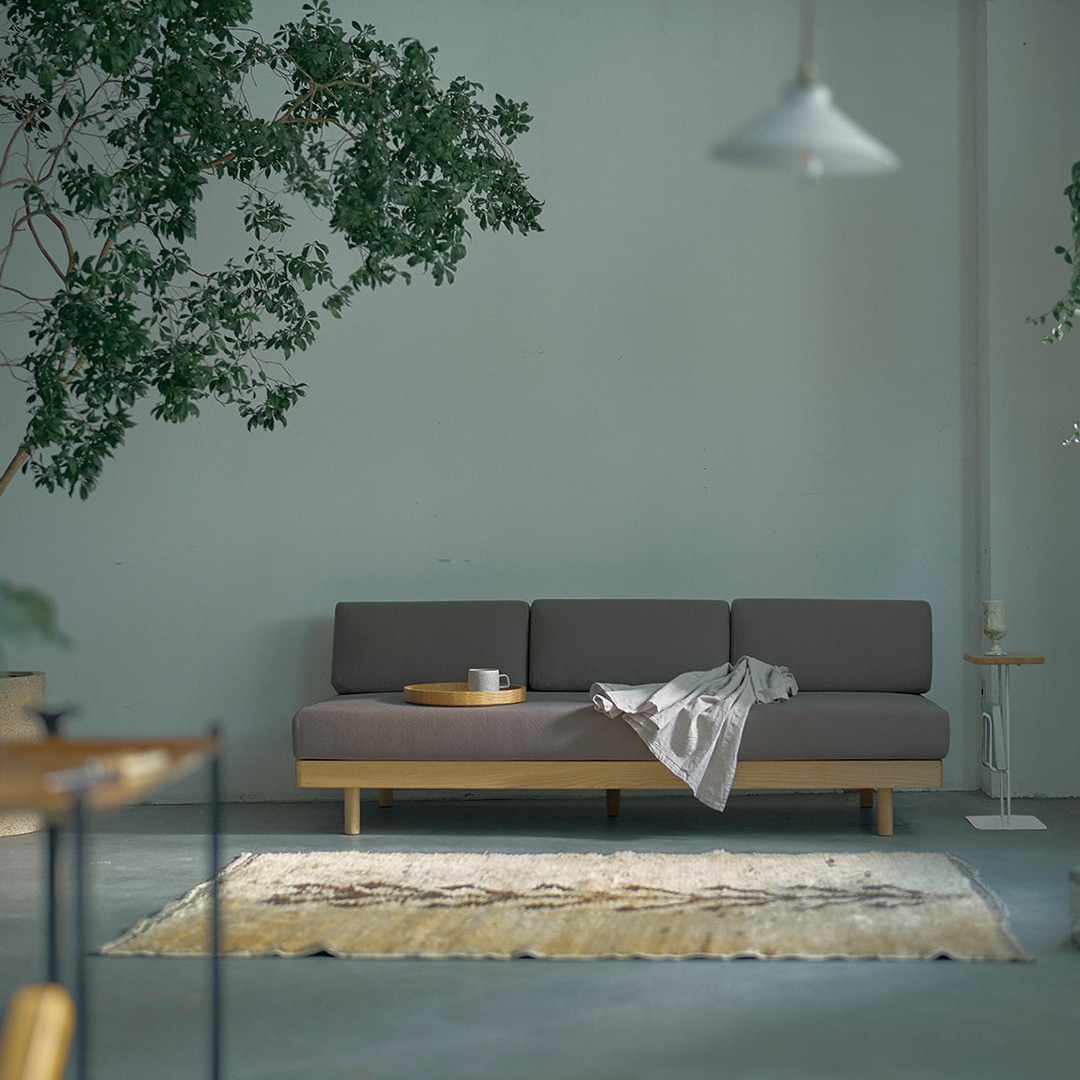 チャコールグレー