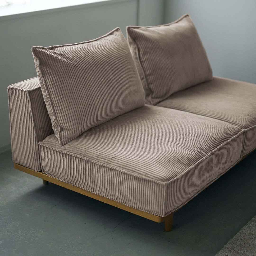 グレーベージュ