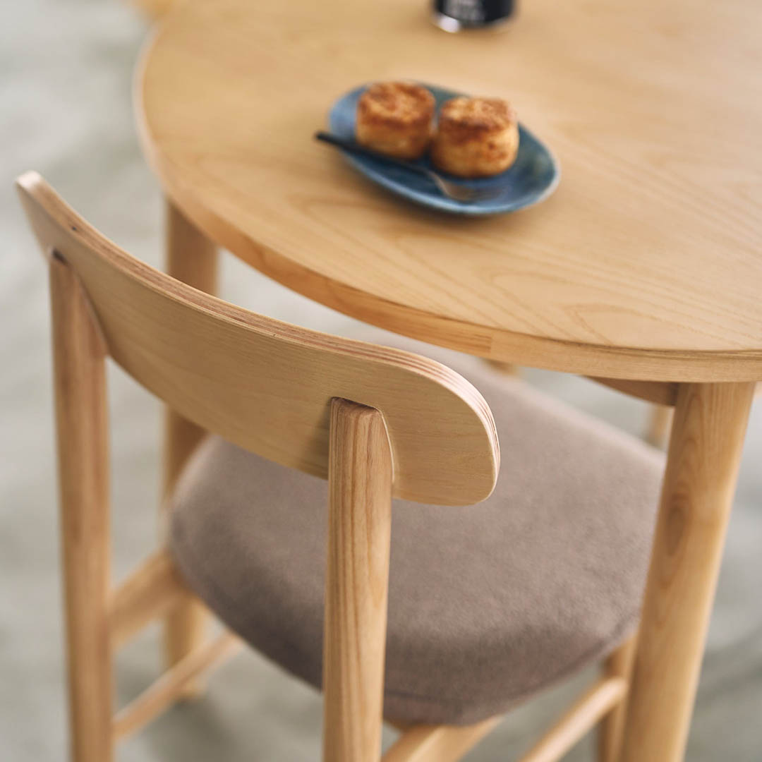 サンドベージュ