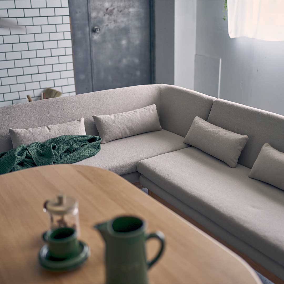 グレーベージュ