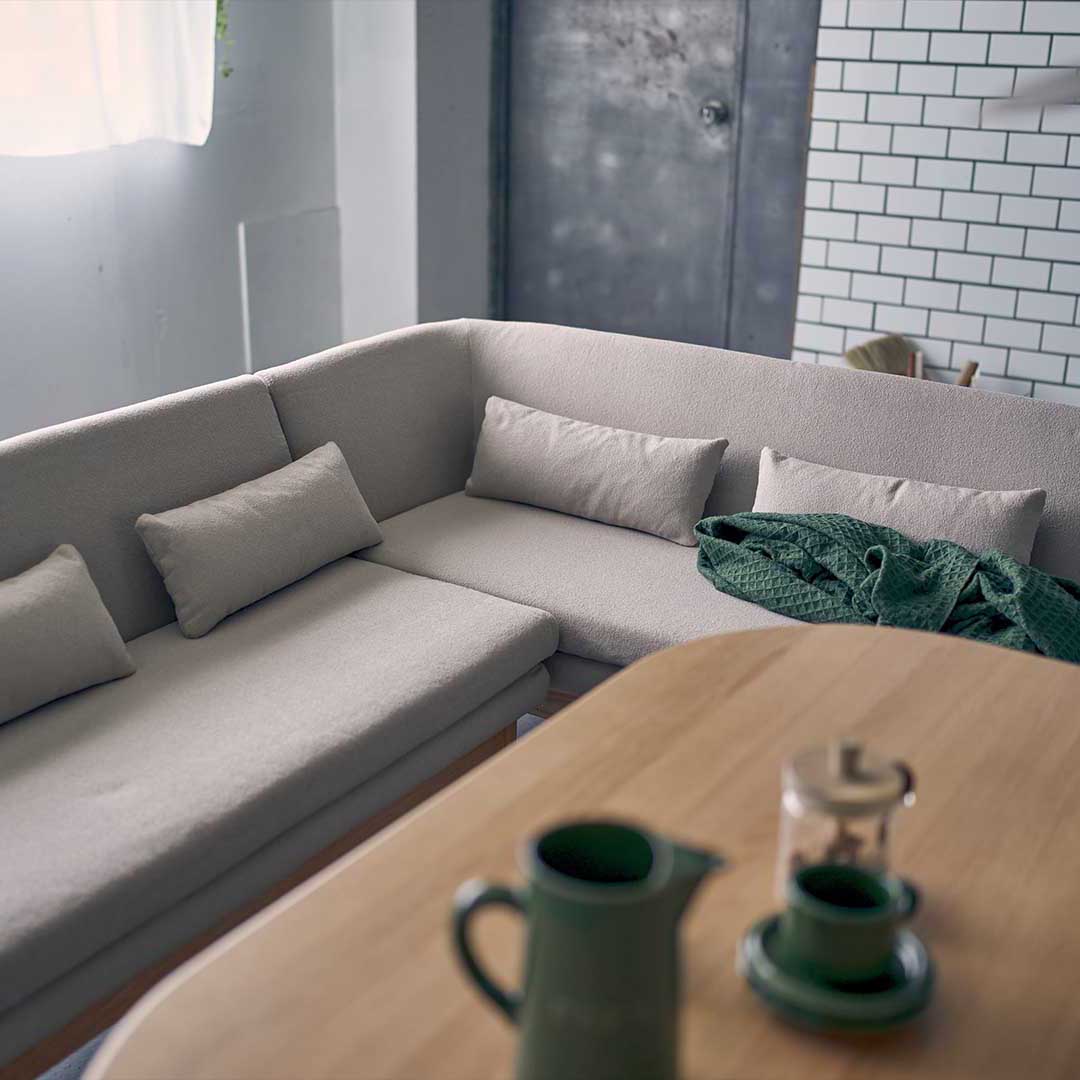 グレーベージュ