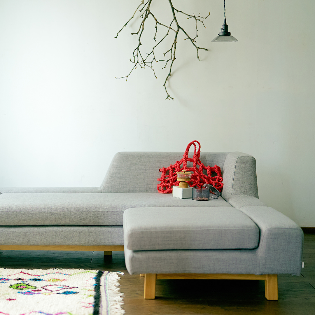 チャコールグレー