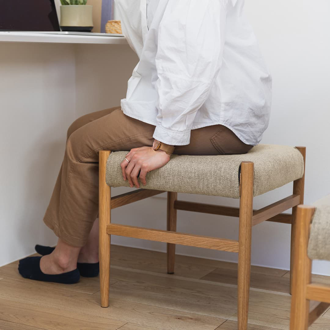 チャコールグレー