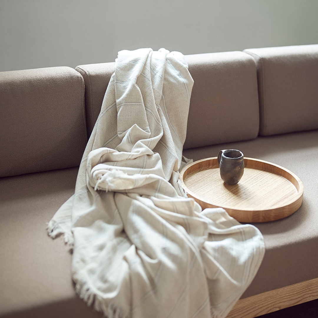 チャコールグレー