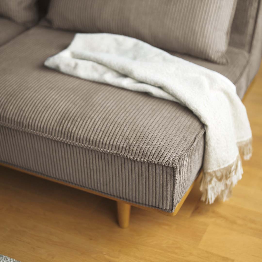 グレーベージュ