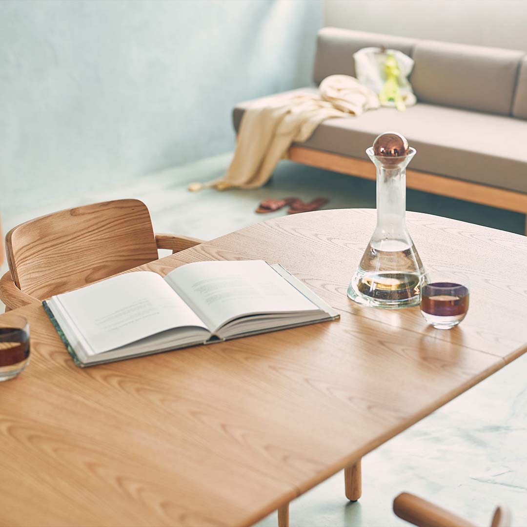 グレーベージュ