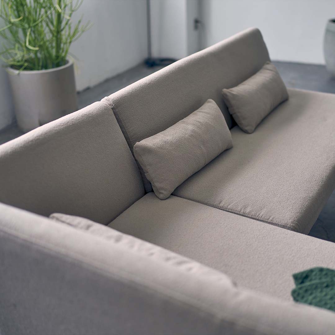 グレーベージュ