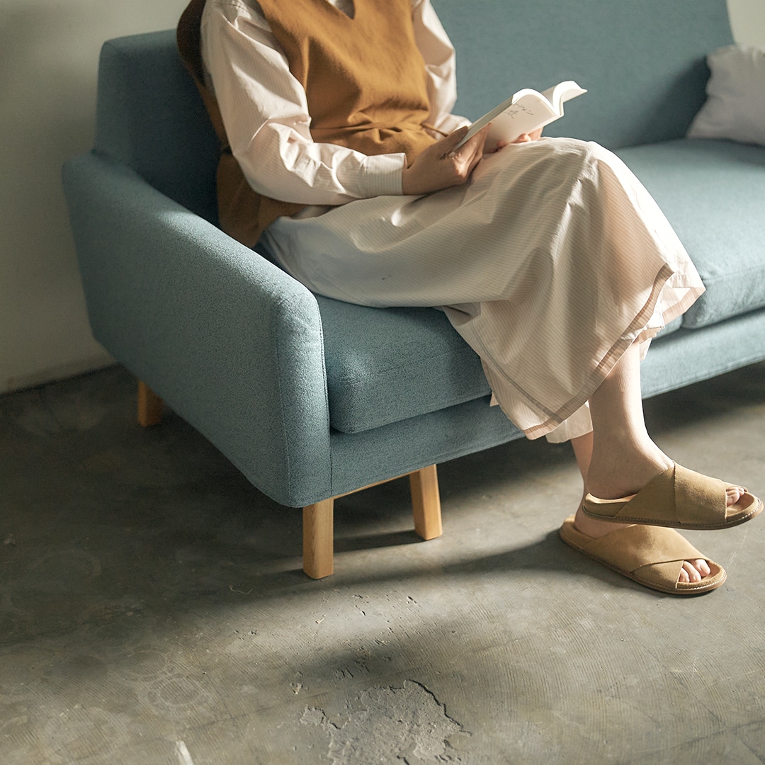 チャコールグレー