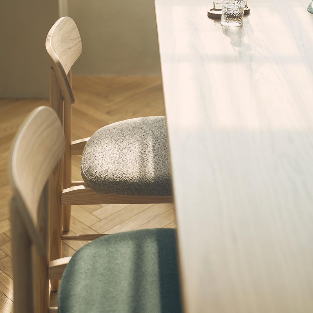 サンドベージュ