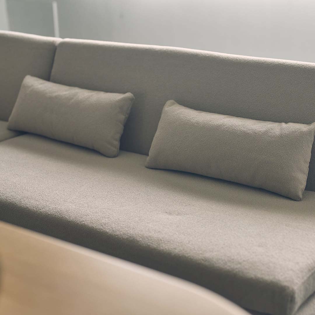 サンドベージュ