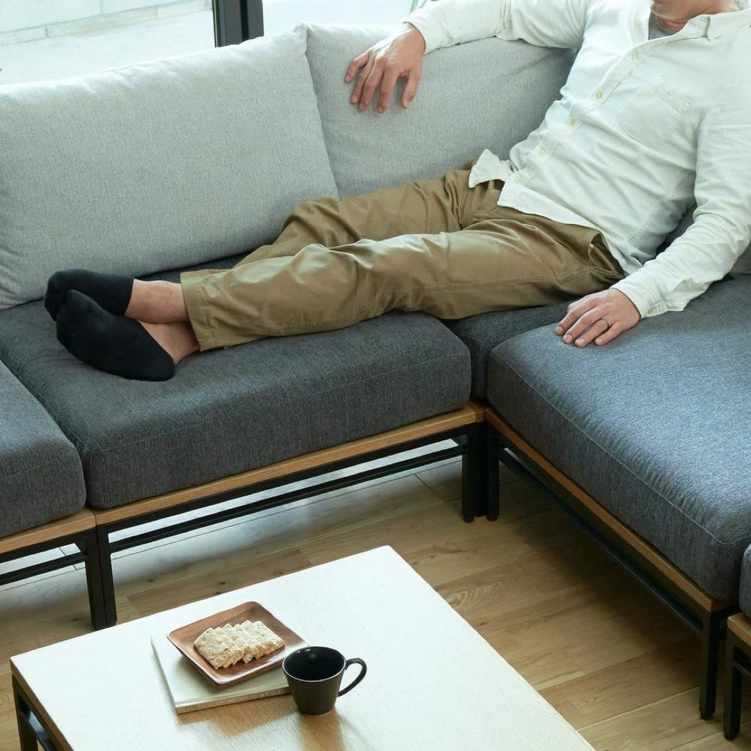 サンドベージュ