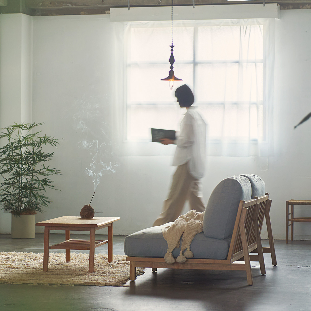 グレーベージュ