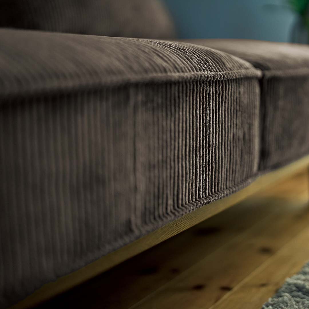 ダークベージュ