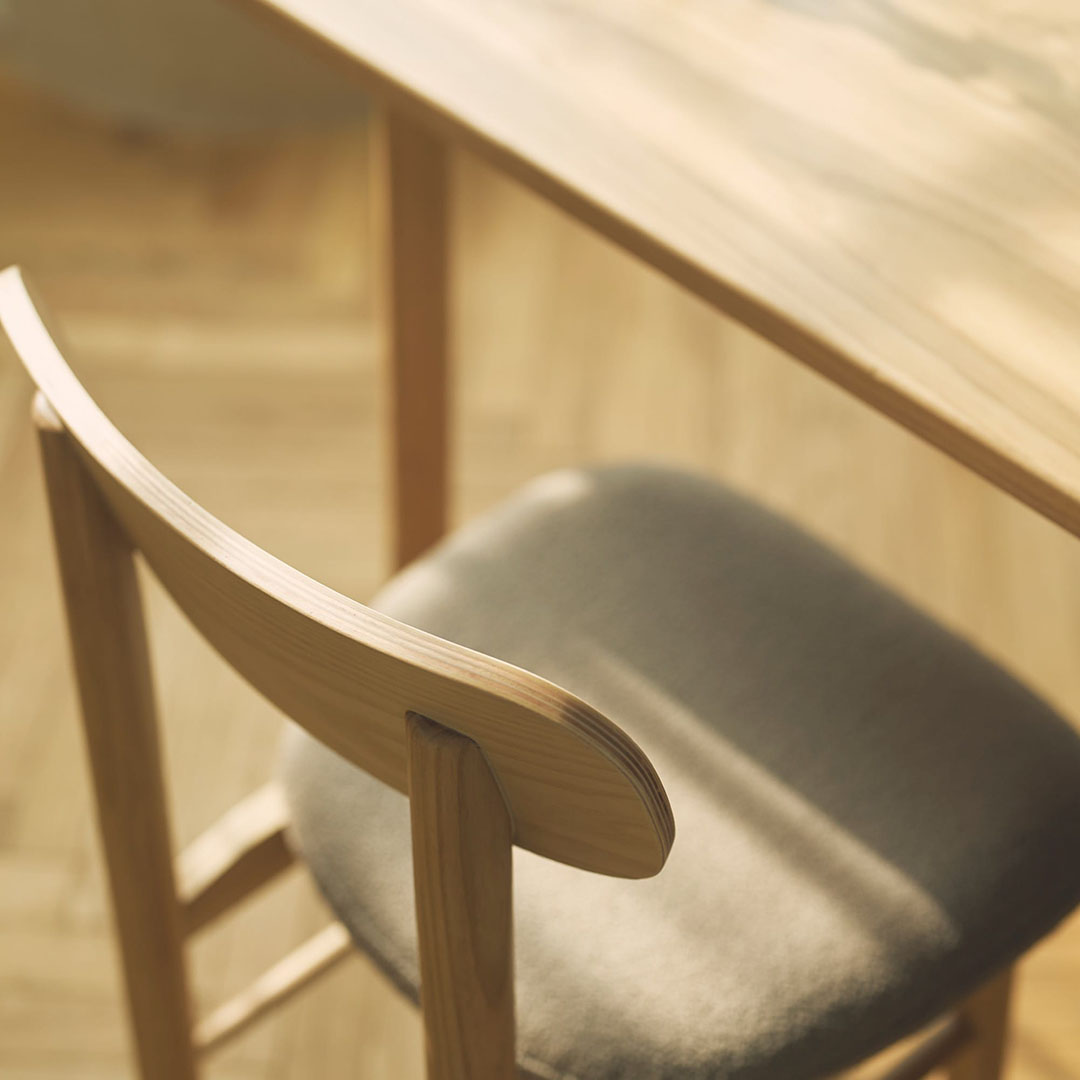 サンドベージュ