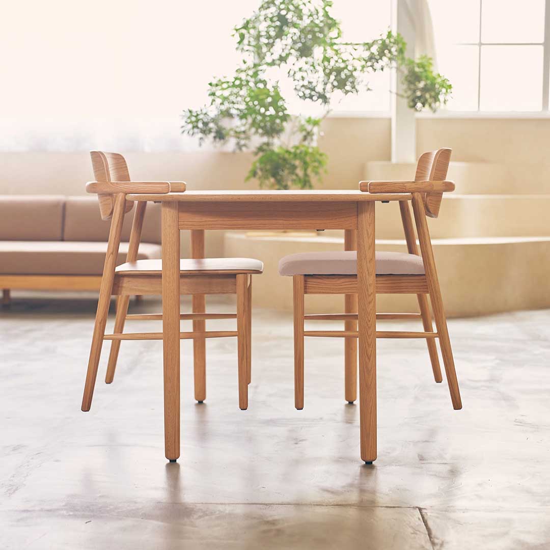 サンドベージュ