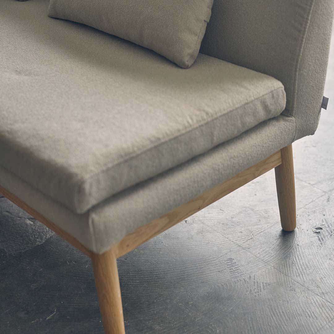 サンドベージュ