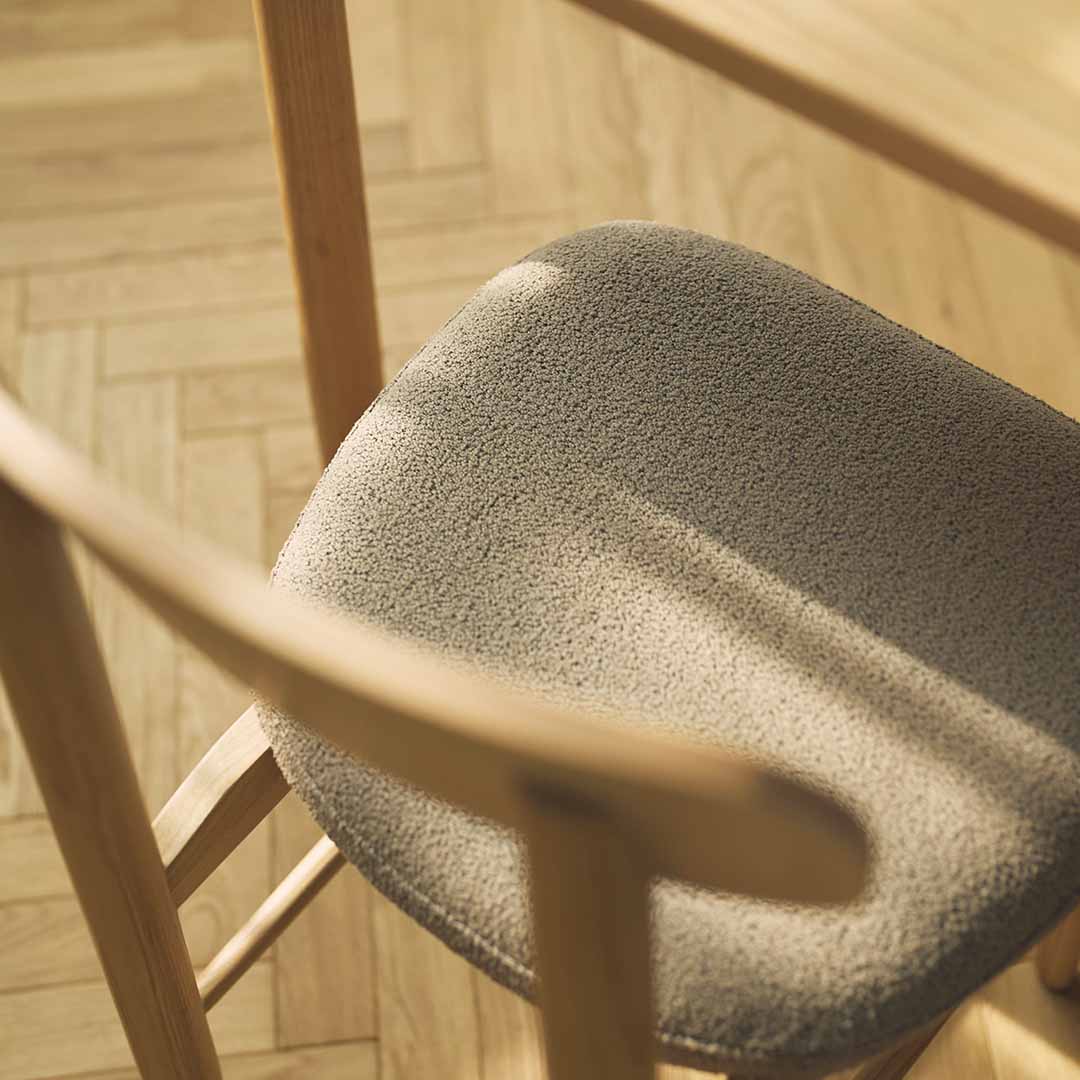 サンドベージュ