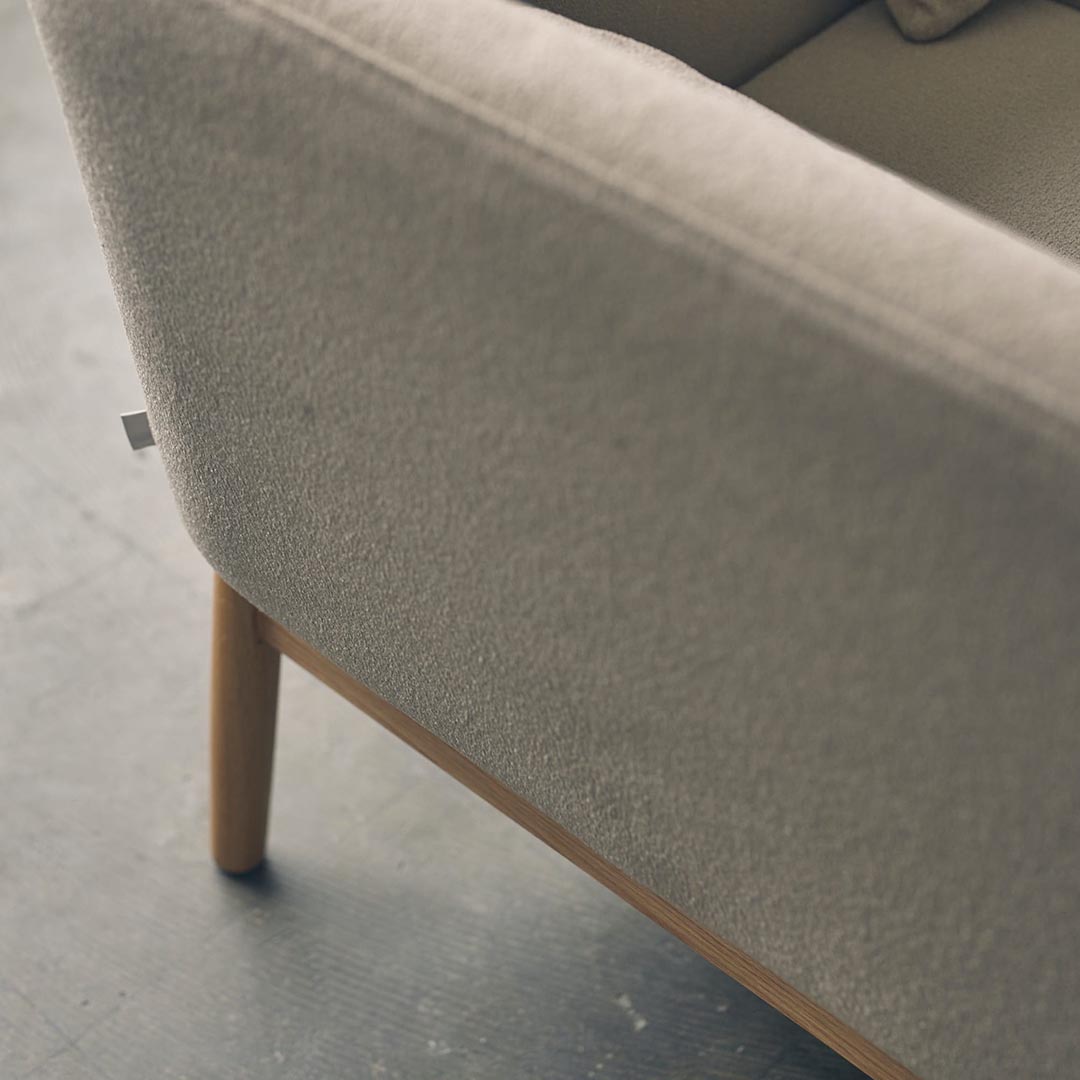 サンドベージュ