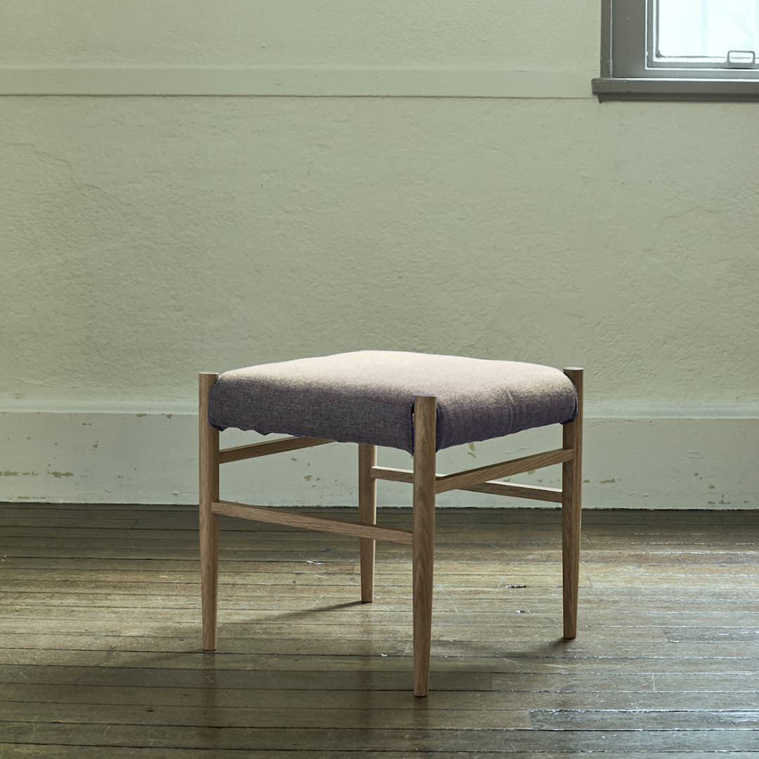 チャコールグレー