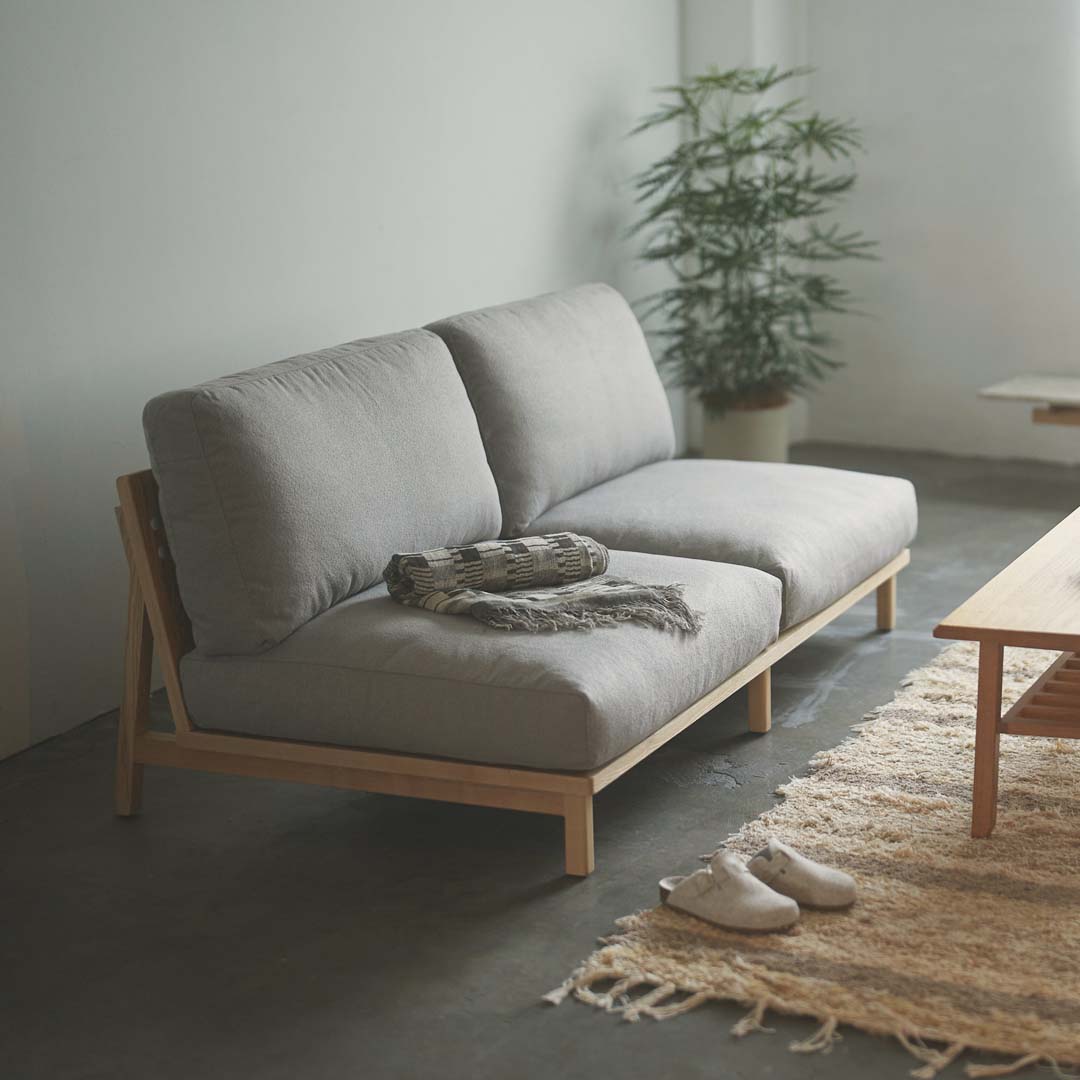 グレーベージュ