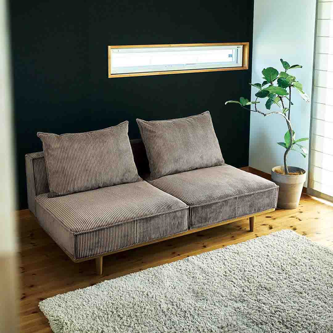 ダークベージュ