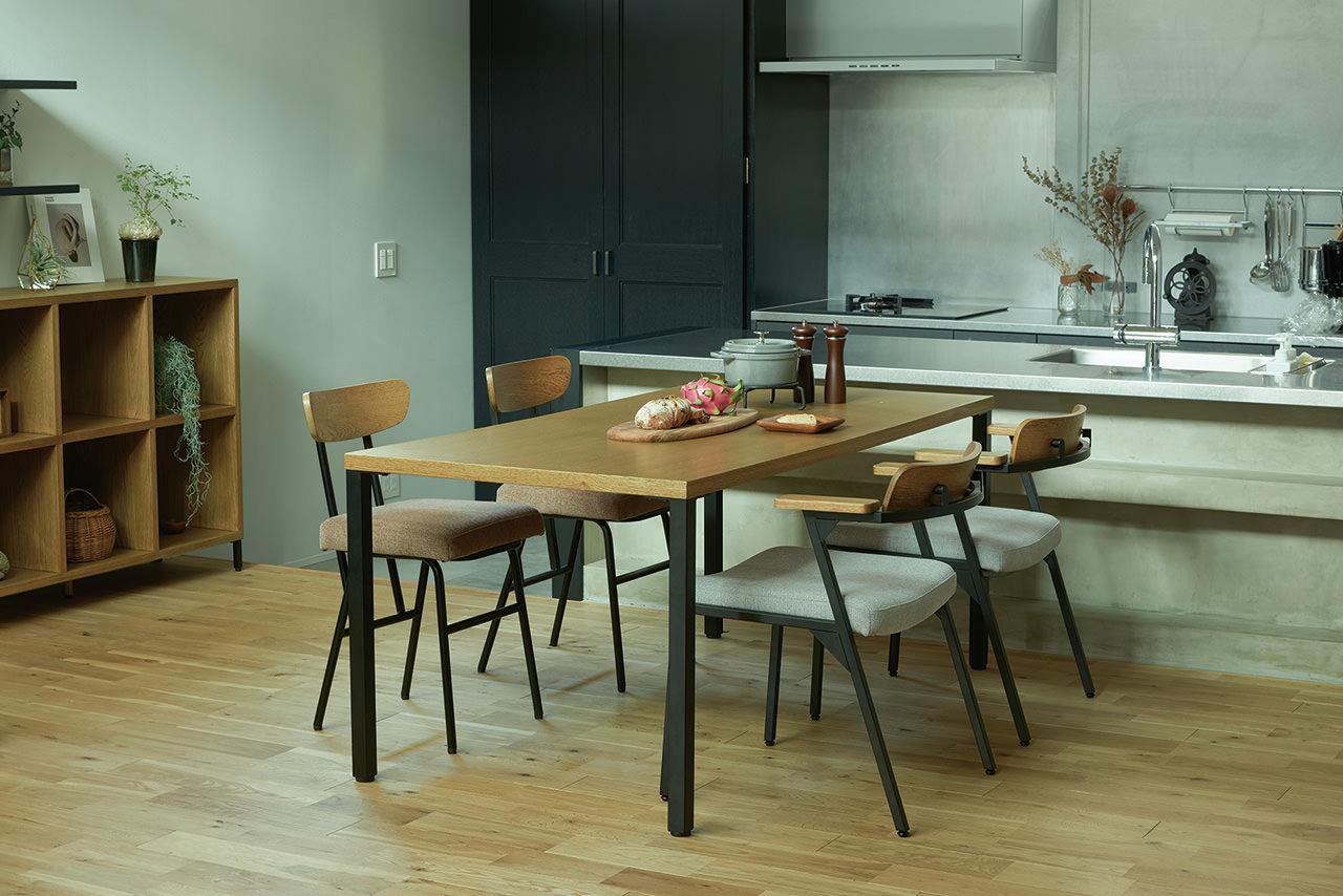 やわらかさとぬくもりとヴィンテージ感があるADRSのテーブル ドリス ダイニングチェア ダークグレー