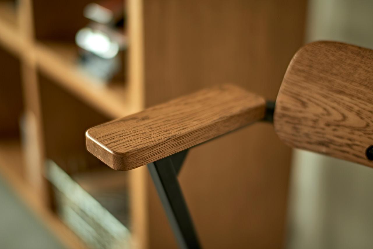 天然木オーク無垢材を使用した絵になるアーム ADRSのテーブル ドリス ダイニングチェア グレー