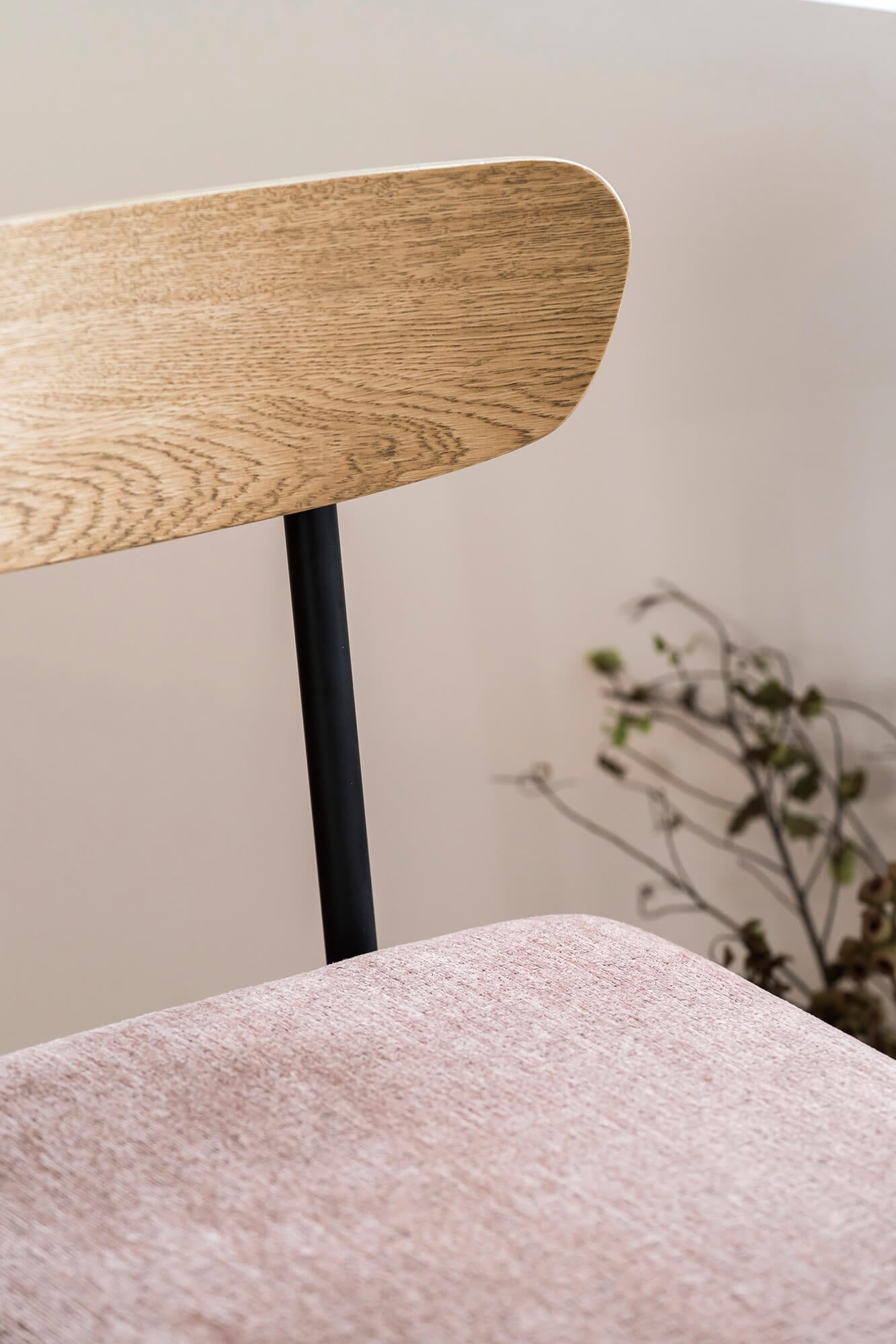 ヴィンテージ感のあるADRSのチェア パティ ダイニングチェア ダークグレー