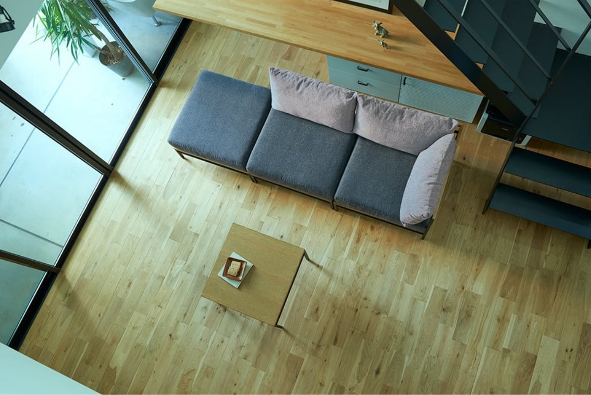 うたたねもできる広々レイアウト。ADRSのソファ カーラ ソファ オットマン ダークグレー