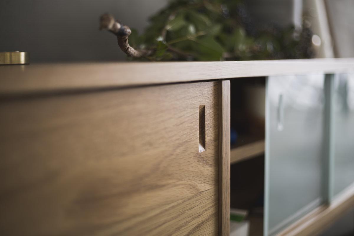 レトロさも感じるすりガラス SIEVE シュッツ ローボード ナチュラル