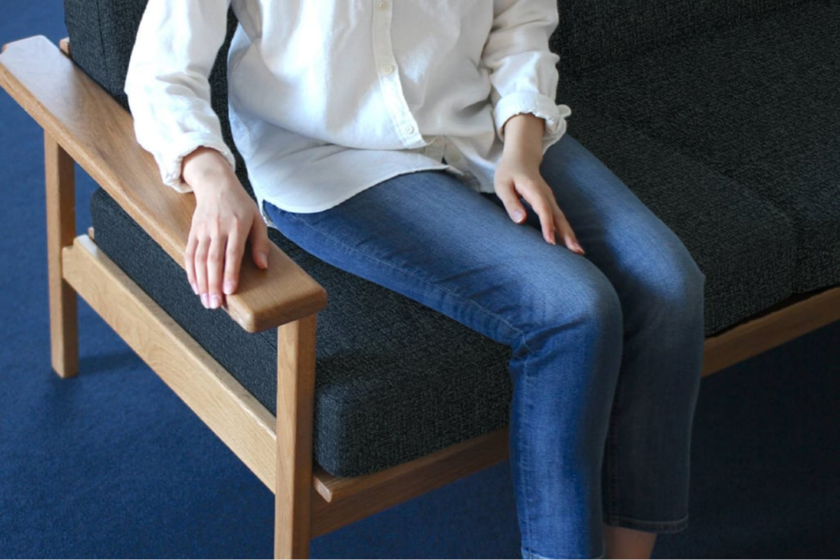 浅めの座面で姿勢をくずさない SIEVE パート ソファ 2人掛け ベージュ