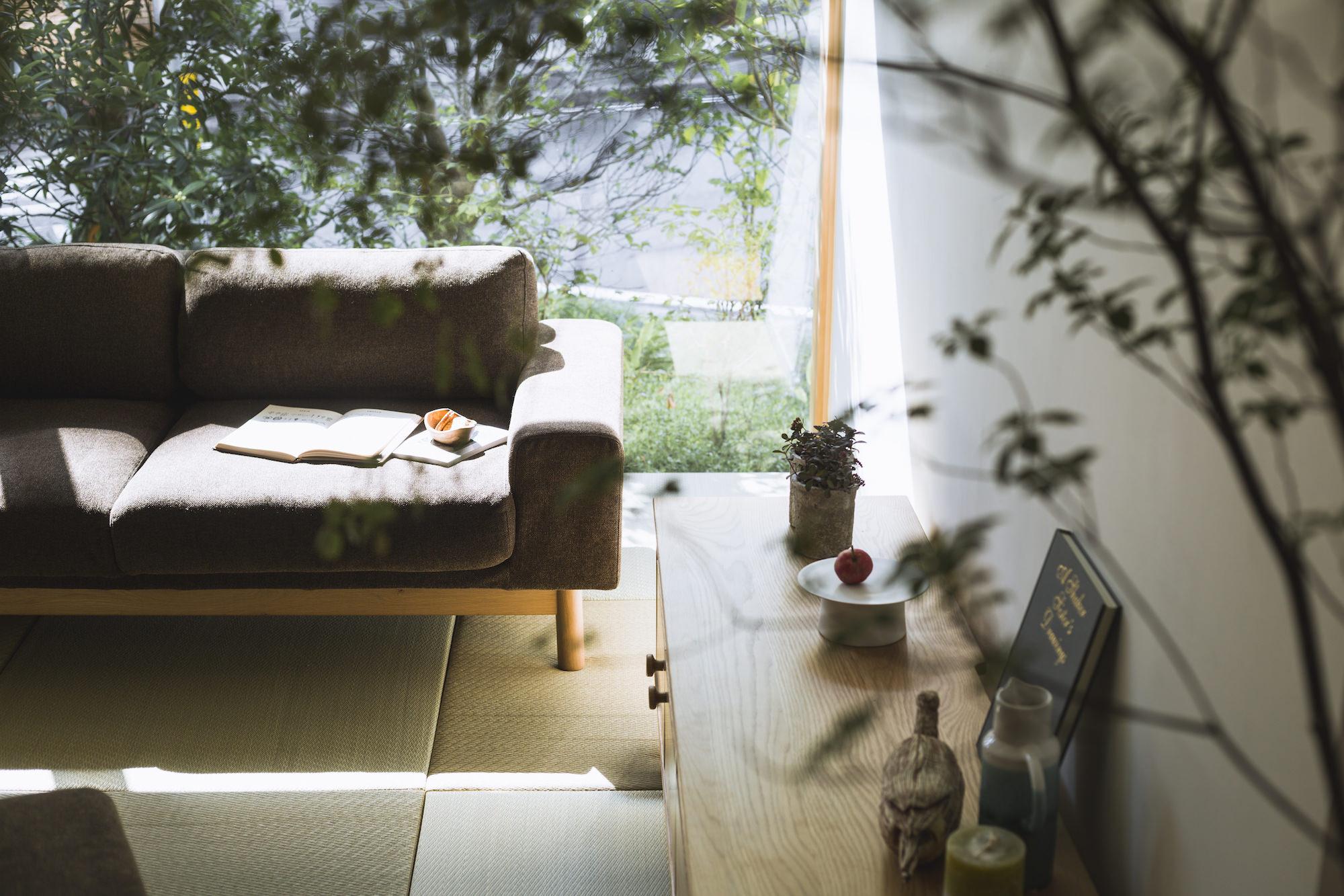 ボリュームと安定感のあるソファ SIEVE バージュ ソファ 2人掛け ブラック