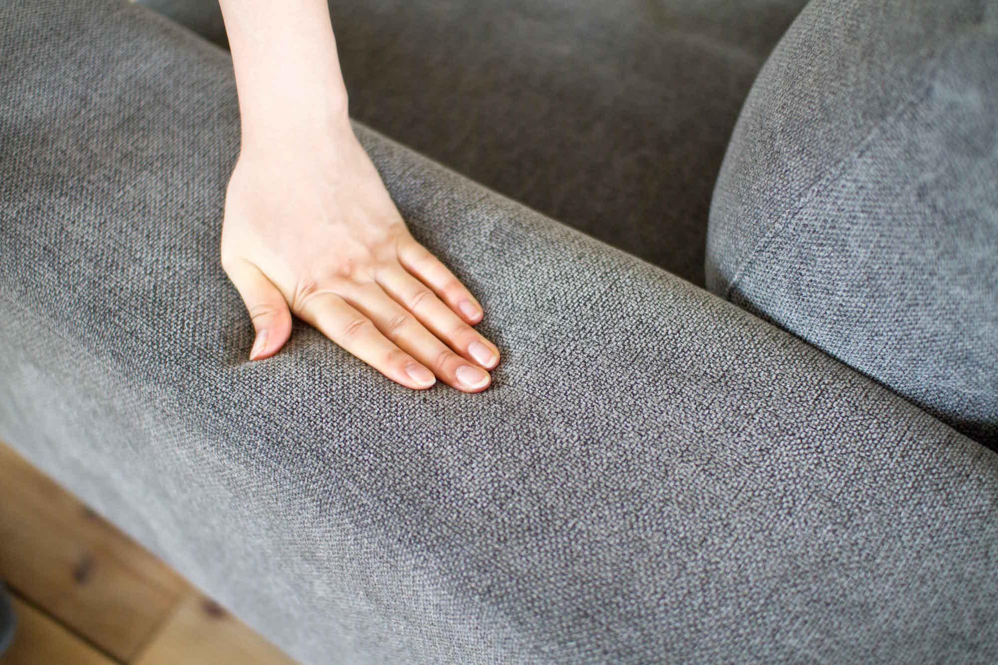 ボリュームのある肘掛けで枕にもなる SIEVE バージュ ソファ 2人掛け ブルー