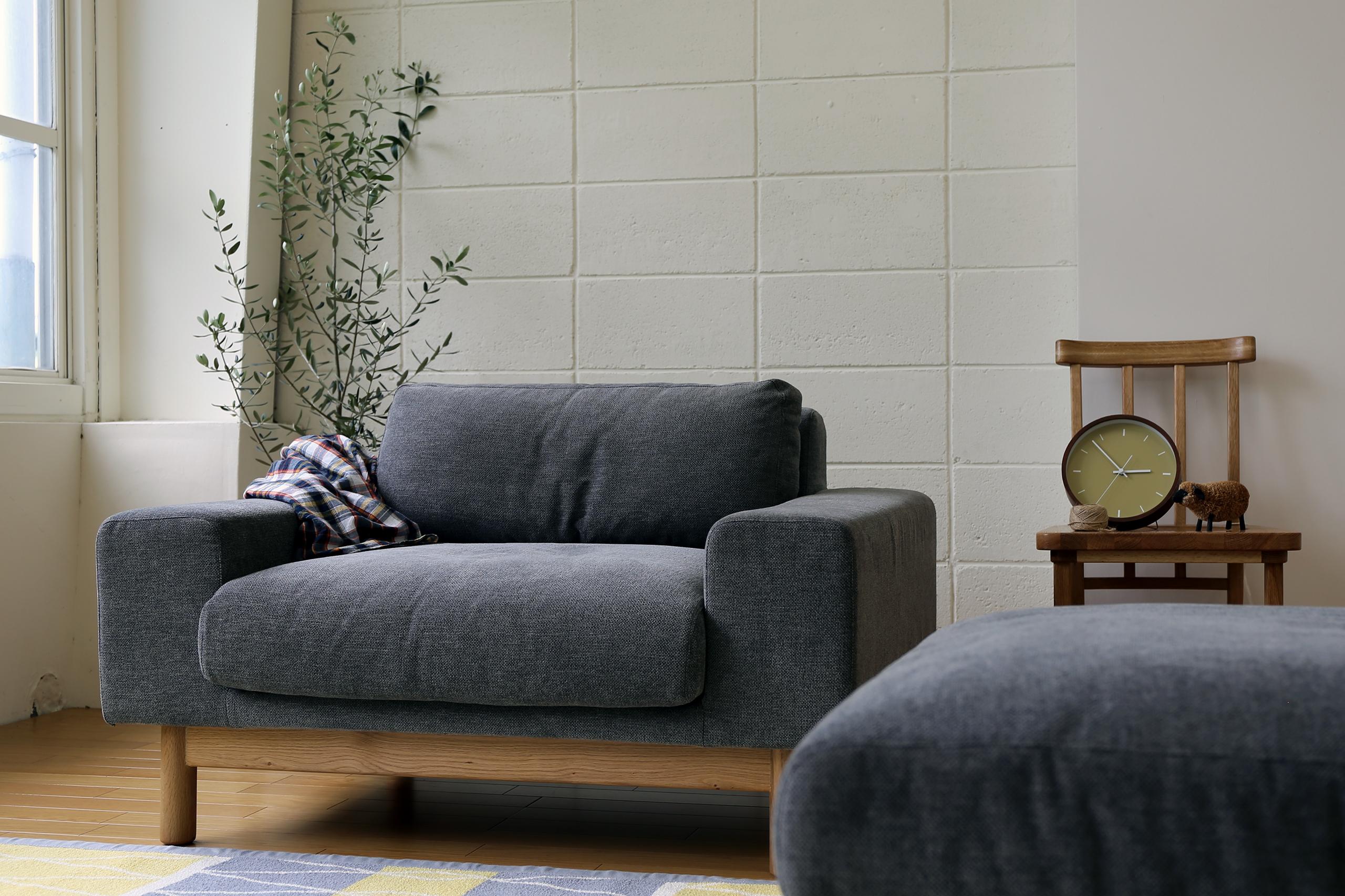 使い勝手の良い幅広アーム。SIEVE バージュ ソファ 1人掛け/ダークベージュ