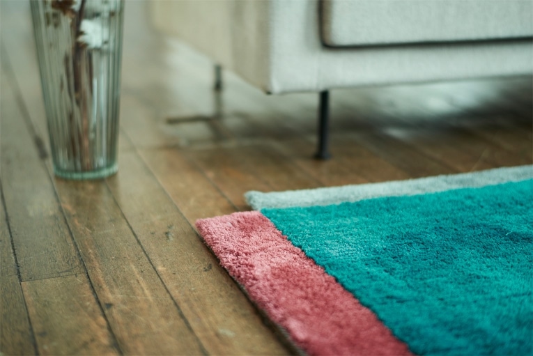 重厚感がありつつも軽やかな印象 SIEVE モンス ソファ 2人掛け ブラック