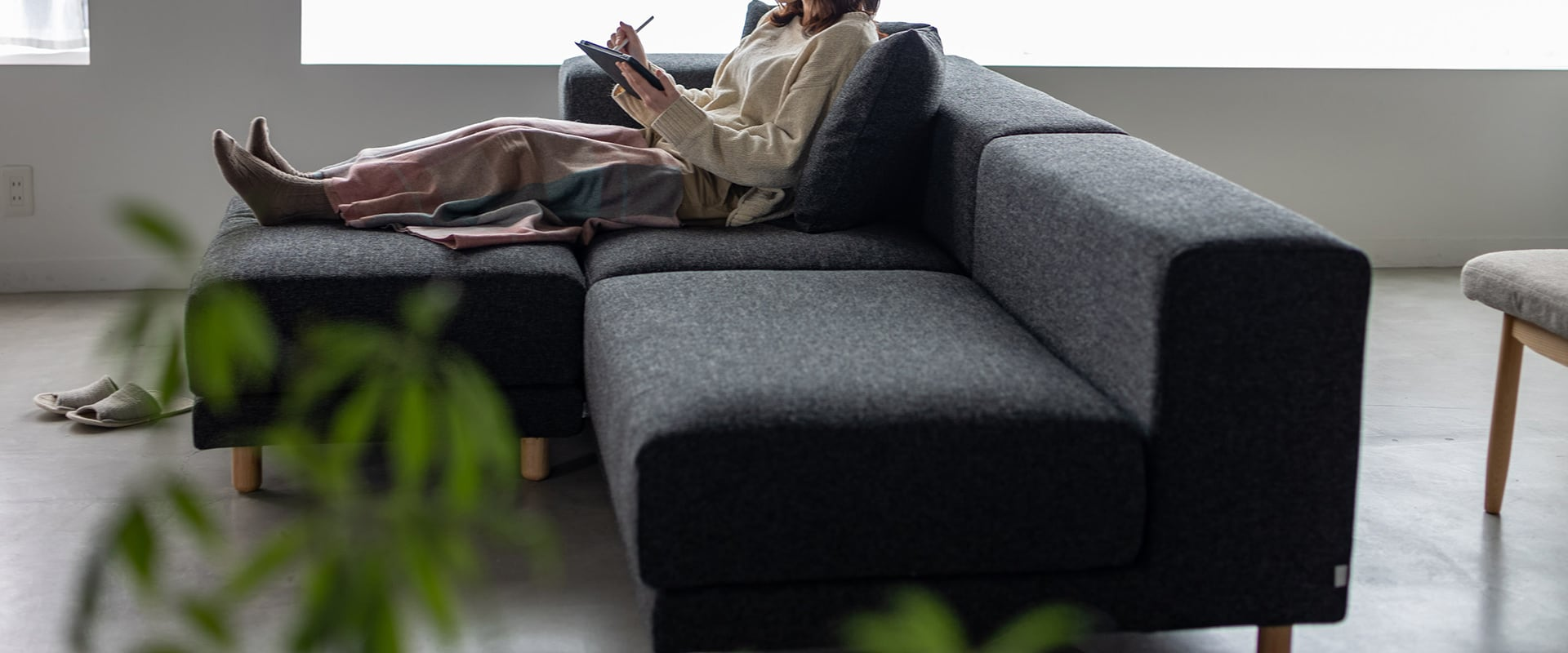 オットマンによりカウチソファに SIEVE スナグユニットソファ オットマン ブラック