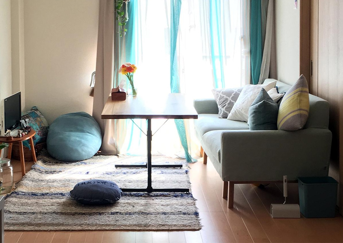 お部屋のご紹介 福島県K様  小物使いで可愛らしいSIEVE フロートソファ ワイド 2人掛け