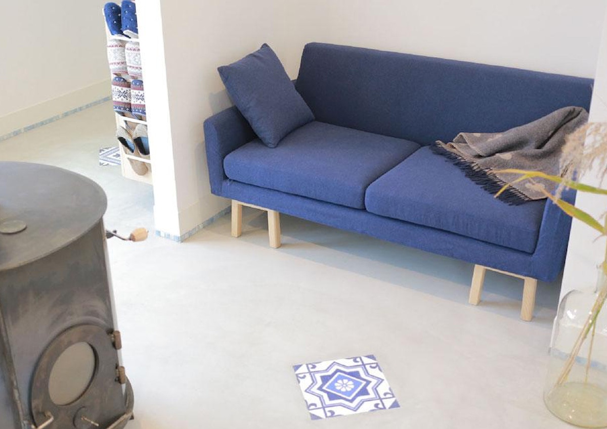 お部屋のご紹介 長野県K様 薪ストーブ前の特等席に置くSIEVE フロートソファ