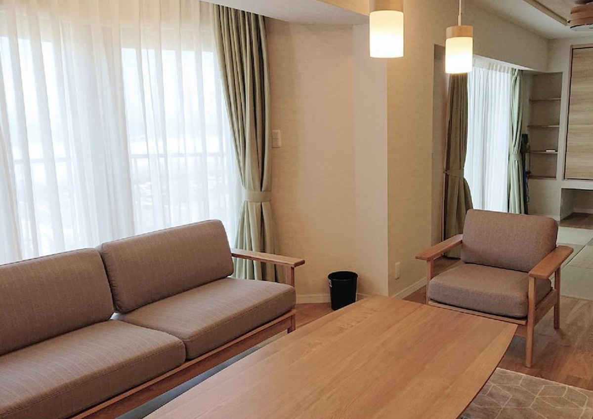 お部屋のご紹介 神奈川県Y様 素材の質感を活かし上質な雰囲気をもたらすSIEVE パートソファ