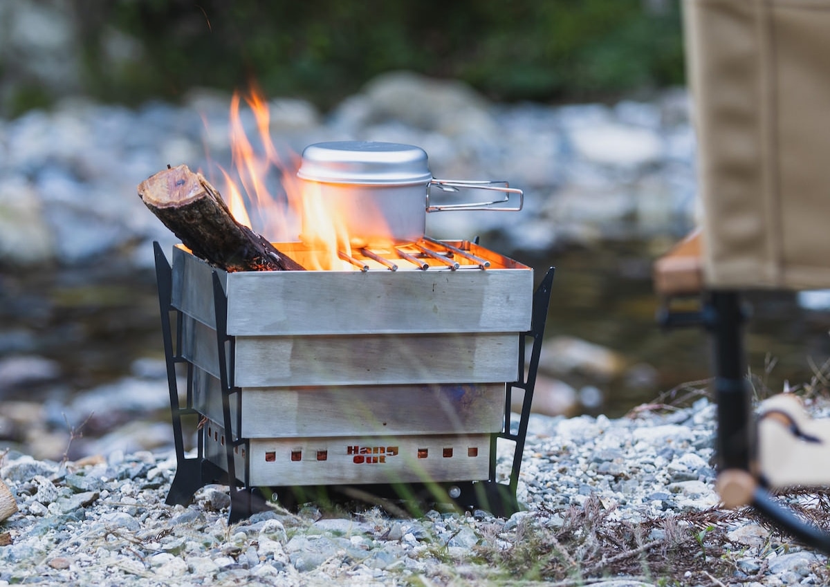 煙突効果で燃焼力抜群 炎と灯りを楽しむ焚火台 komorebi